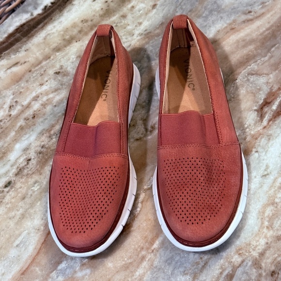 Women’s VIONIC Roxan rose leather sneakers. Size 8.5 - Picture 2 of 8